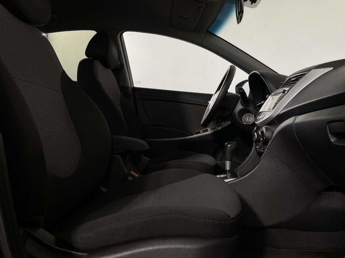 Hyundai Solaris с пробегом — 2011 год. Фото: #13