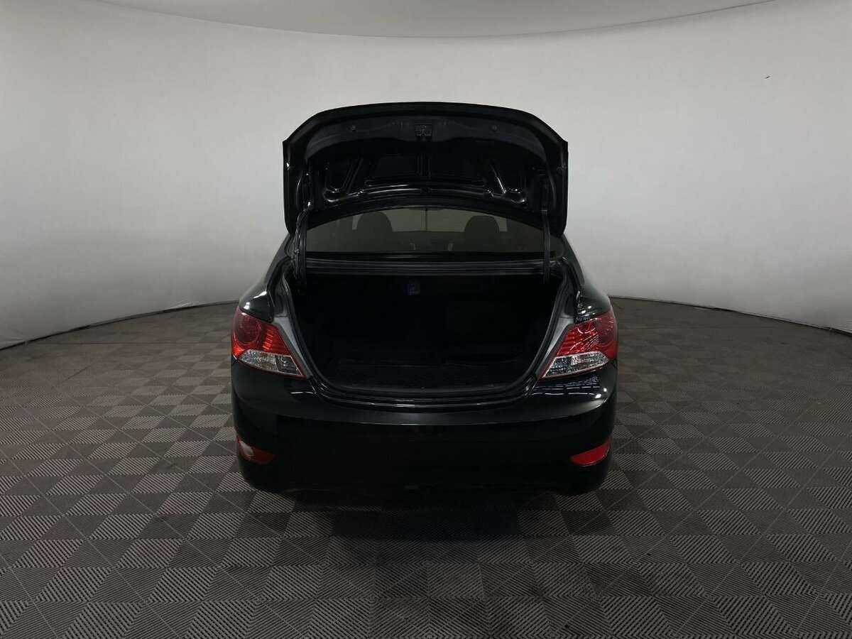 Hyundai Solaris с пробегом — 2011 год. Фото: #17