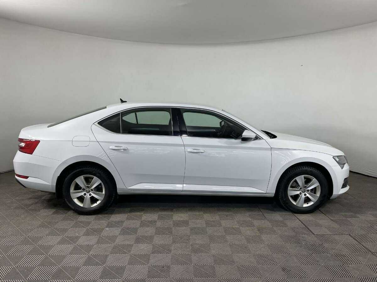 Skoda Superb с пробегом — 2021 год. Фото: #2