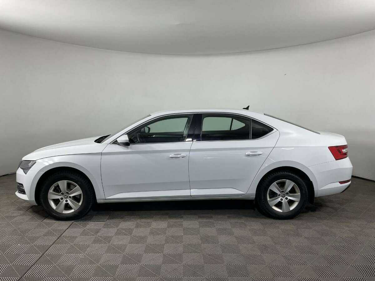 Skoda Superb с пробегом — 2021 год. Фото: #3