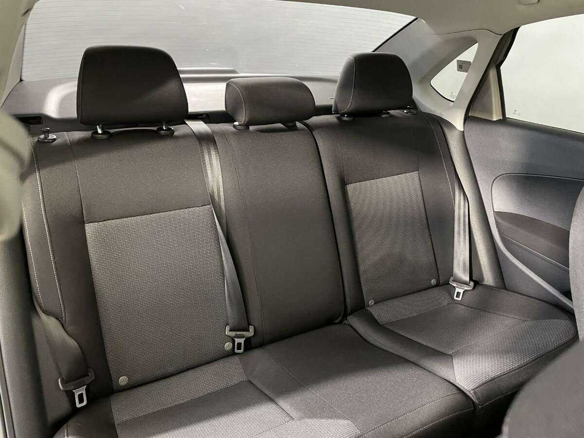 Volkswagen Polo с пробегом — 2015 год. Фото: #13