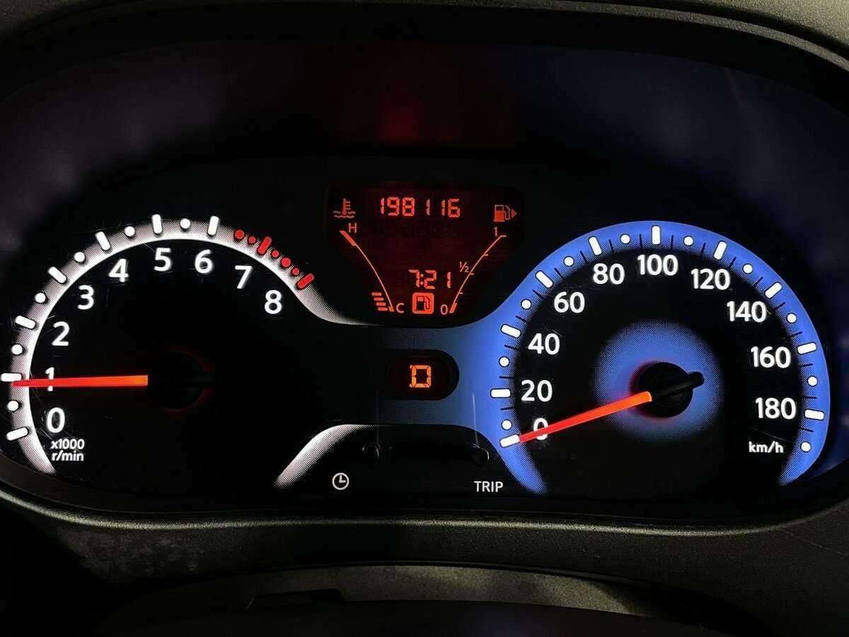 Nissan Cube с пробегом — 2009 год. Фото: #9