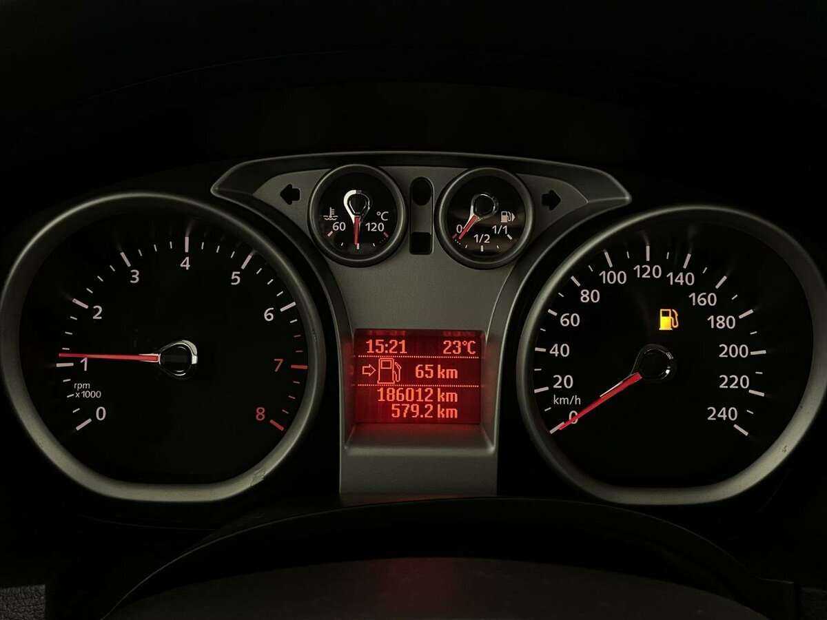 Ford Focus с пробегом — 2010 год. Фото: #10