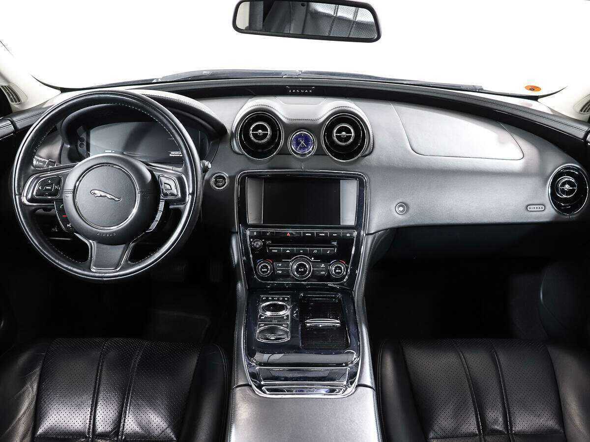 Jaguar XJ с пробегом — 2013 год. Фото: #11