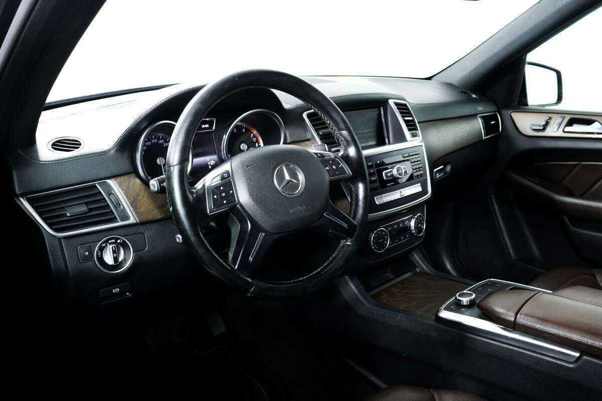 Mercedes-Benz GL-Класс с пробегом — 2015 год. Фото: #12