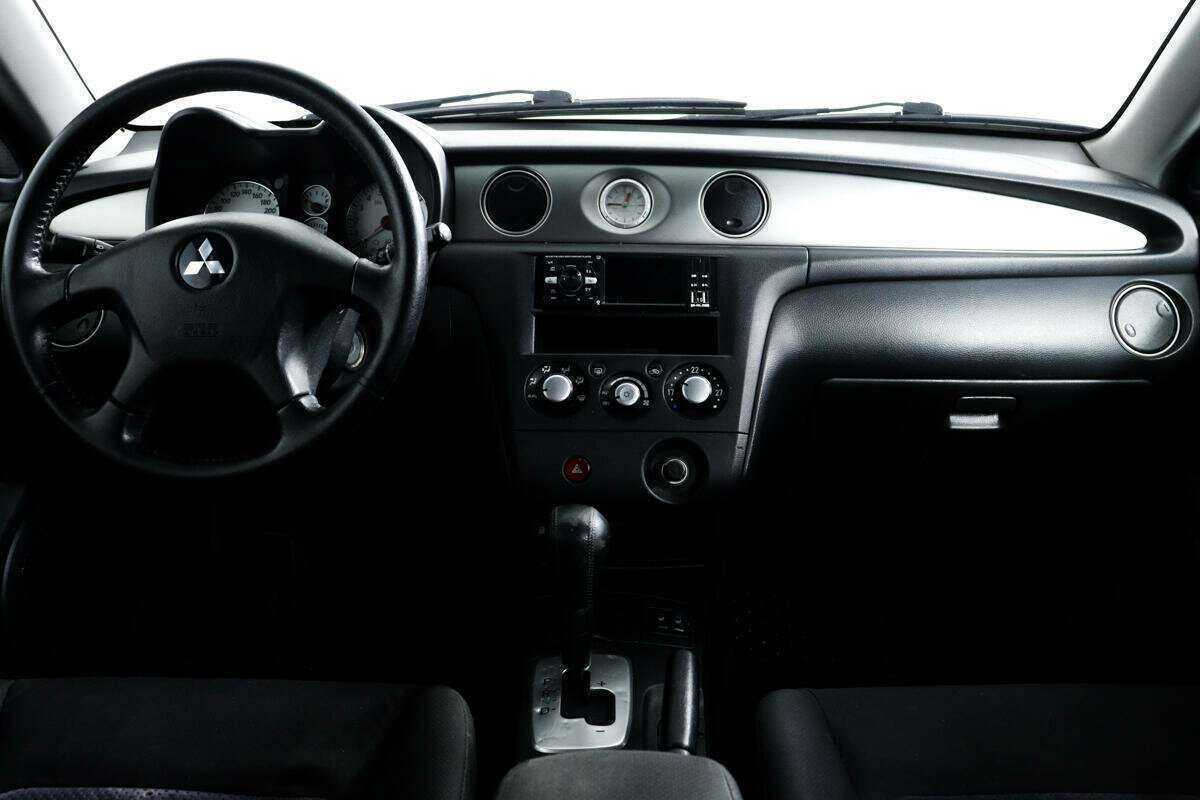 Mitsubishi Outlander с пробегом — 2005 год. Фото: #8