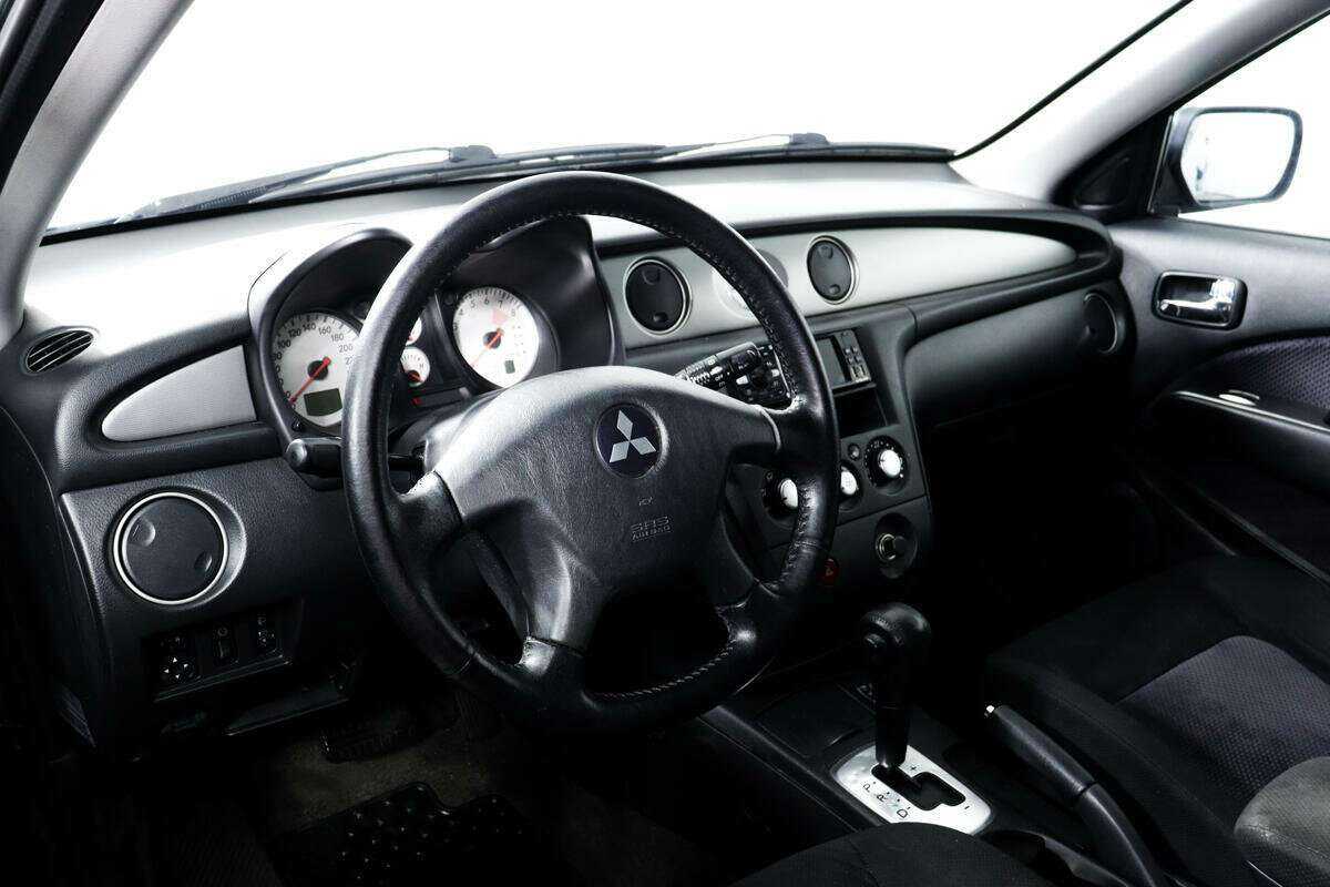 Mitsubishi Outlander с пробегом — 2005 год. Фото: #10