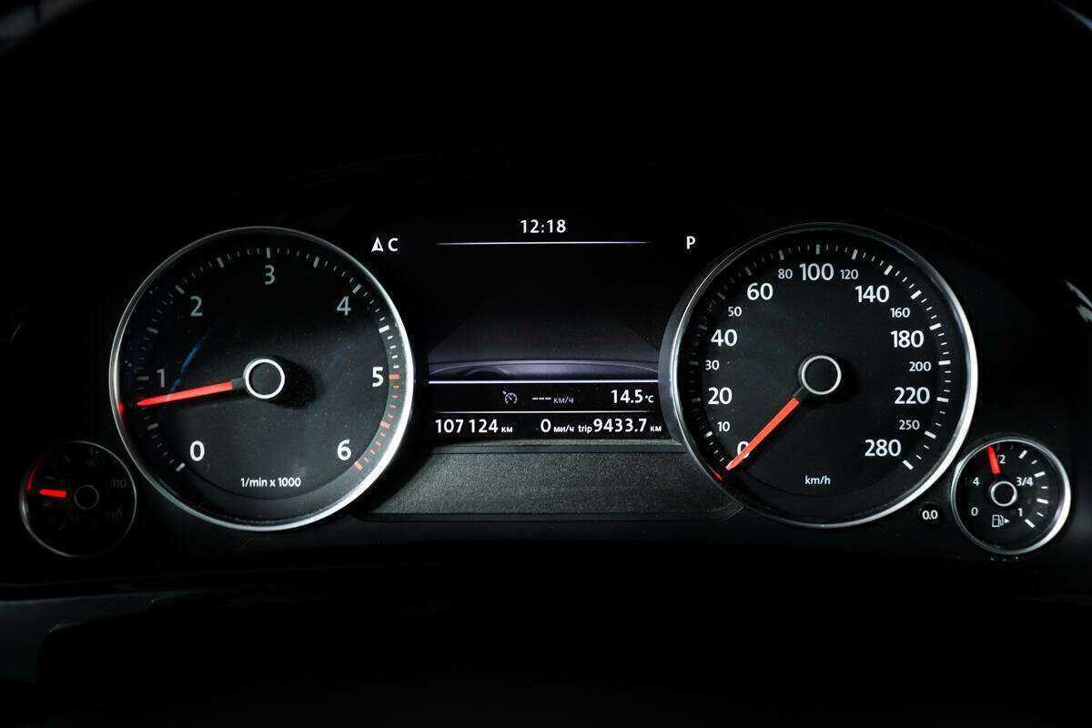 Volkswagen Touareg с пробегом — 2016 год. Фото: #9