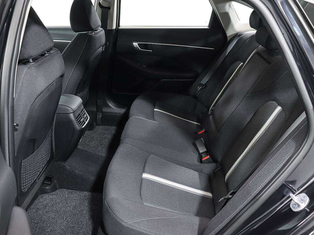 Hyundai Sonata с пробегом — 2023 год. Фото: #9