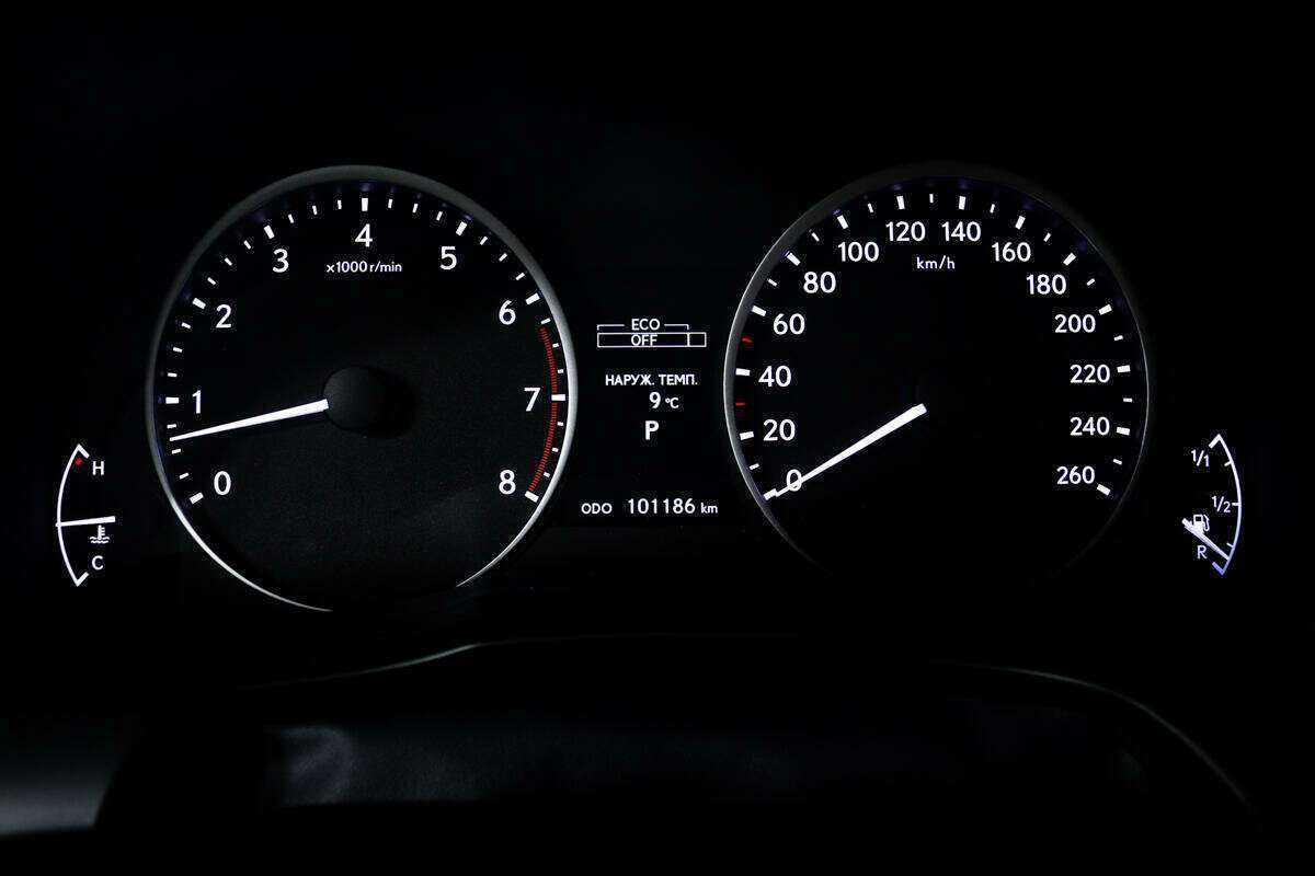 Lexus ES с пробегом — 2013 год. Фото: #9