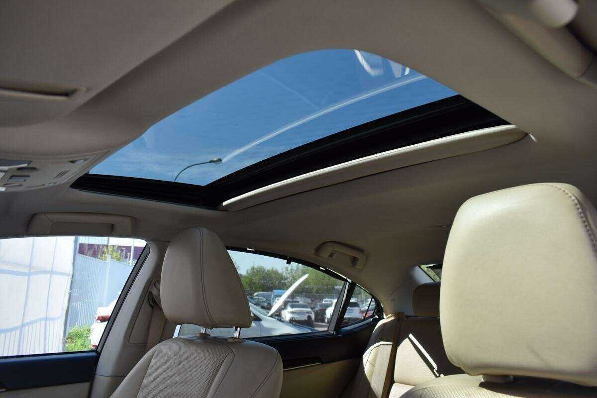 Lexus ES с пробегом — 2013 год. Фото: #14