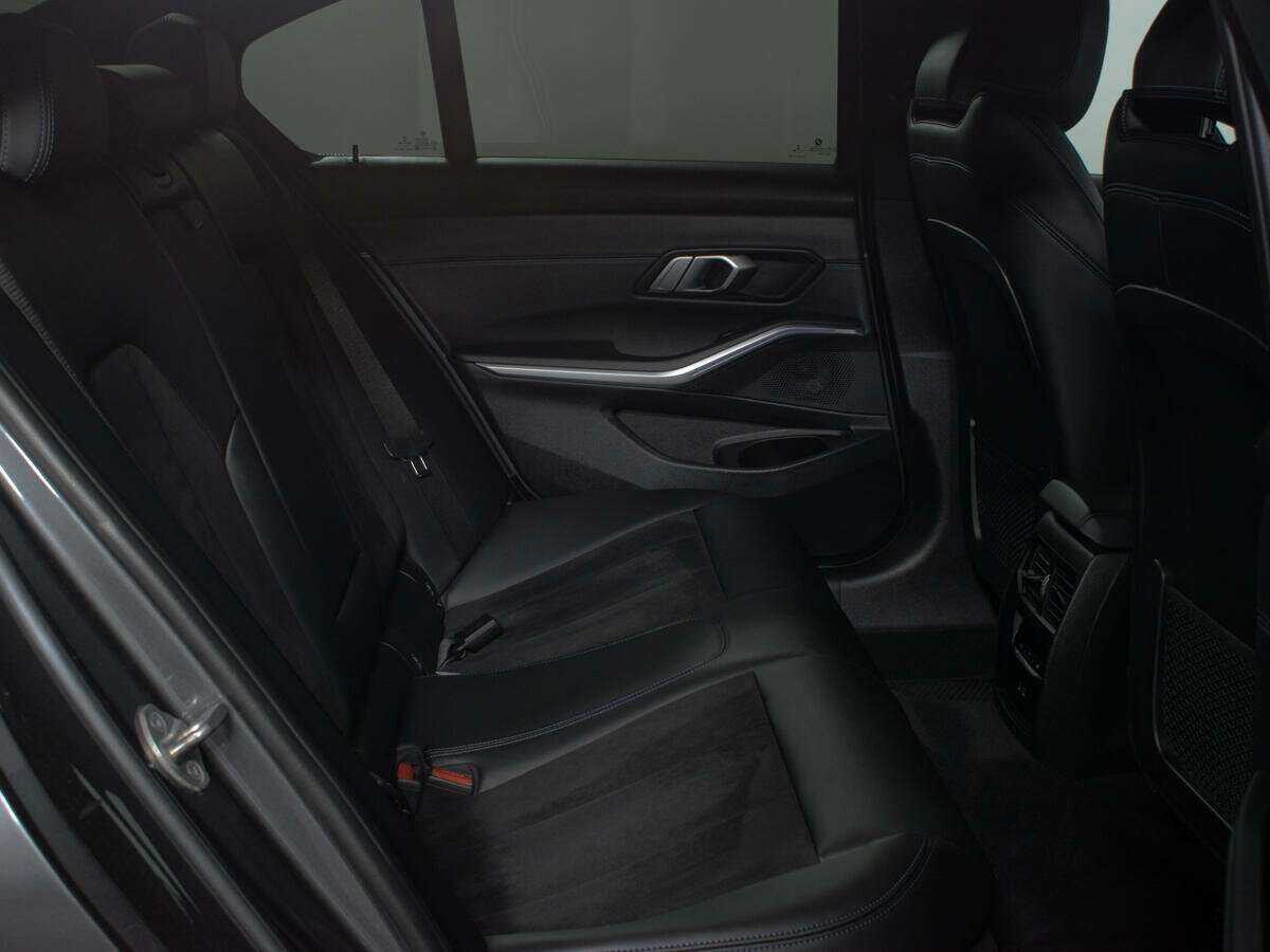 BMW 3 серии с пробегом — 2021 год. Фото: #8