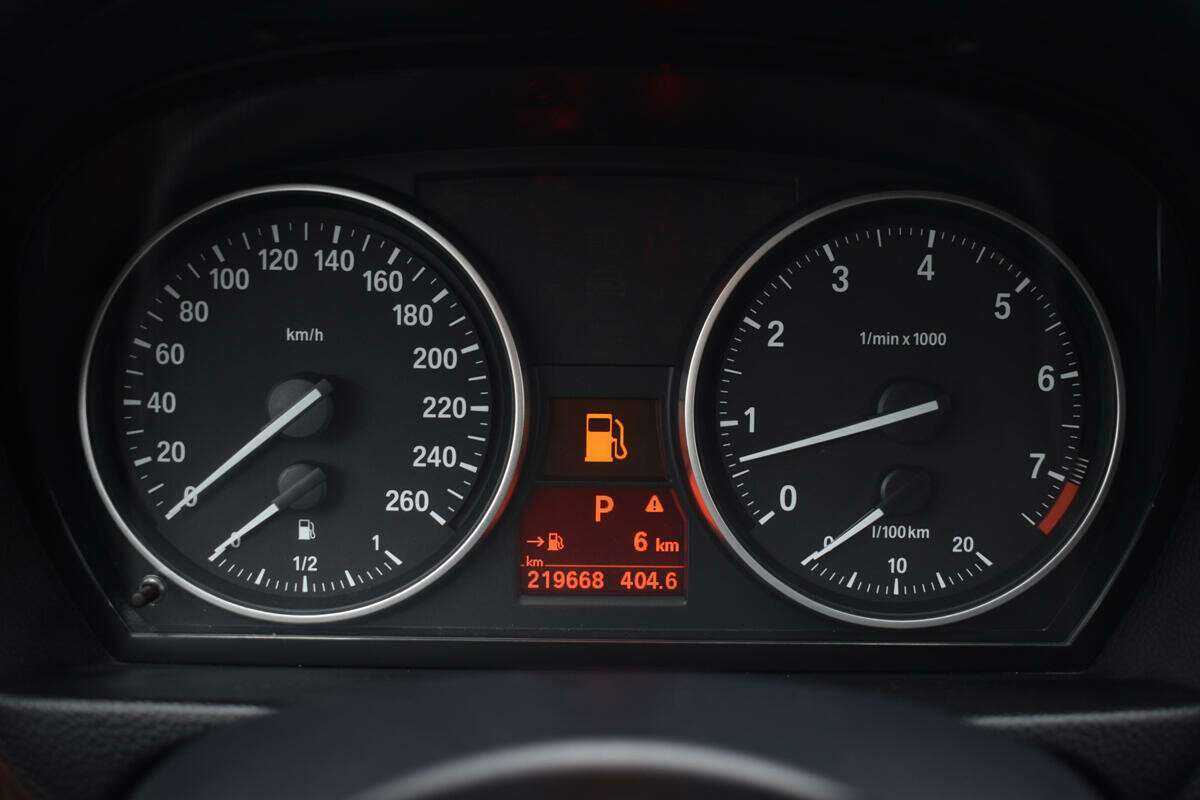 BMW 3 серии с пробегом — 2009 год. Фото: #10