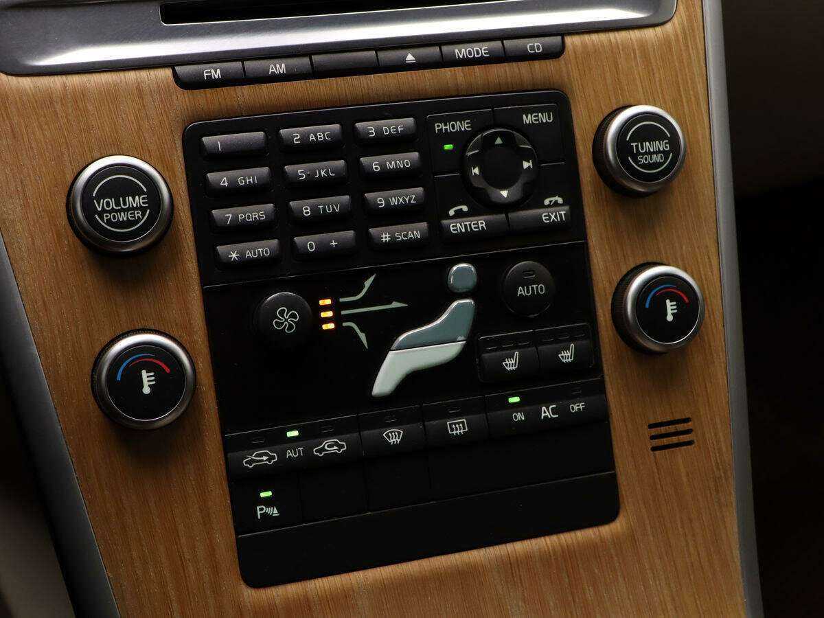 Volvo XC60 с пробегом — 2010 год. Фото: #13