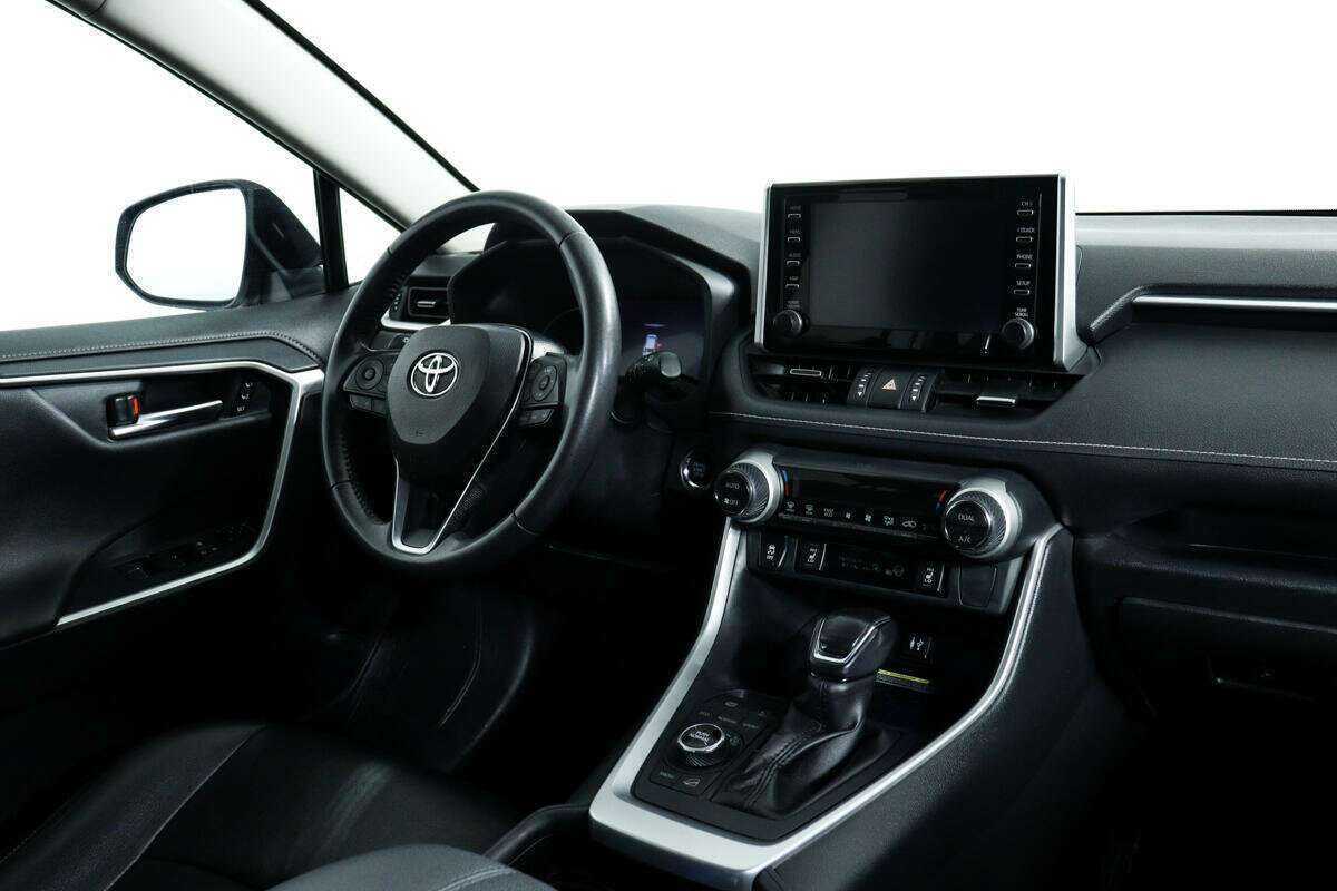 Toyota RAV4 с пробегом — 2020 год. Фото: #8