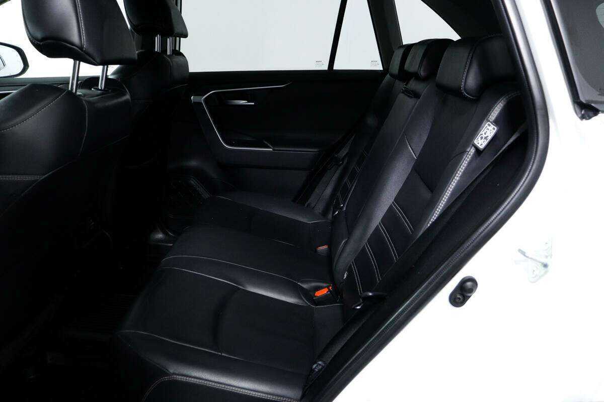 Toyota RAV4 с пробегом — 2020 год. Фото: #11