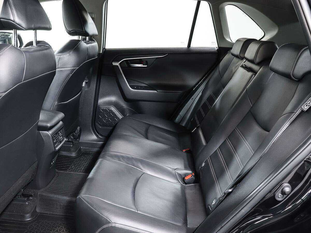 Toyota RAV4 с пробегом — 2019 год. Фото: #9