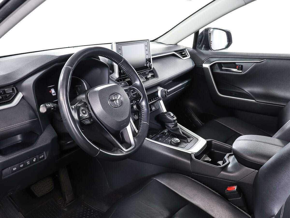 Toyota RAV4 с пробегом — 2019 год. Фото: #12