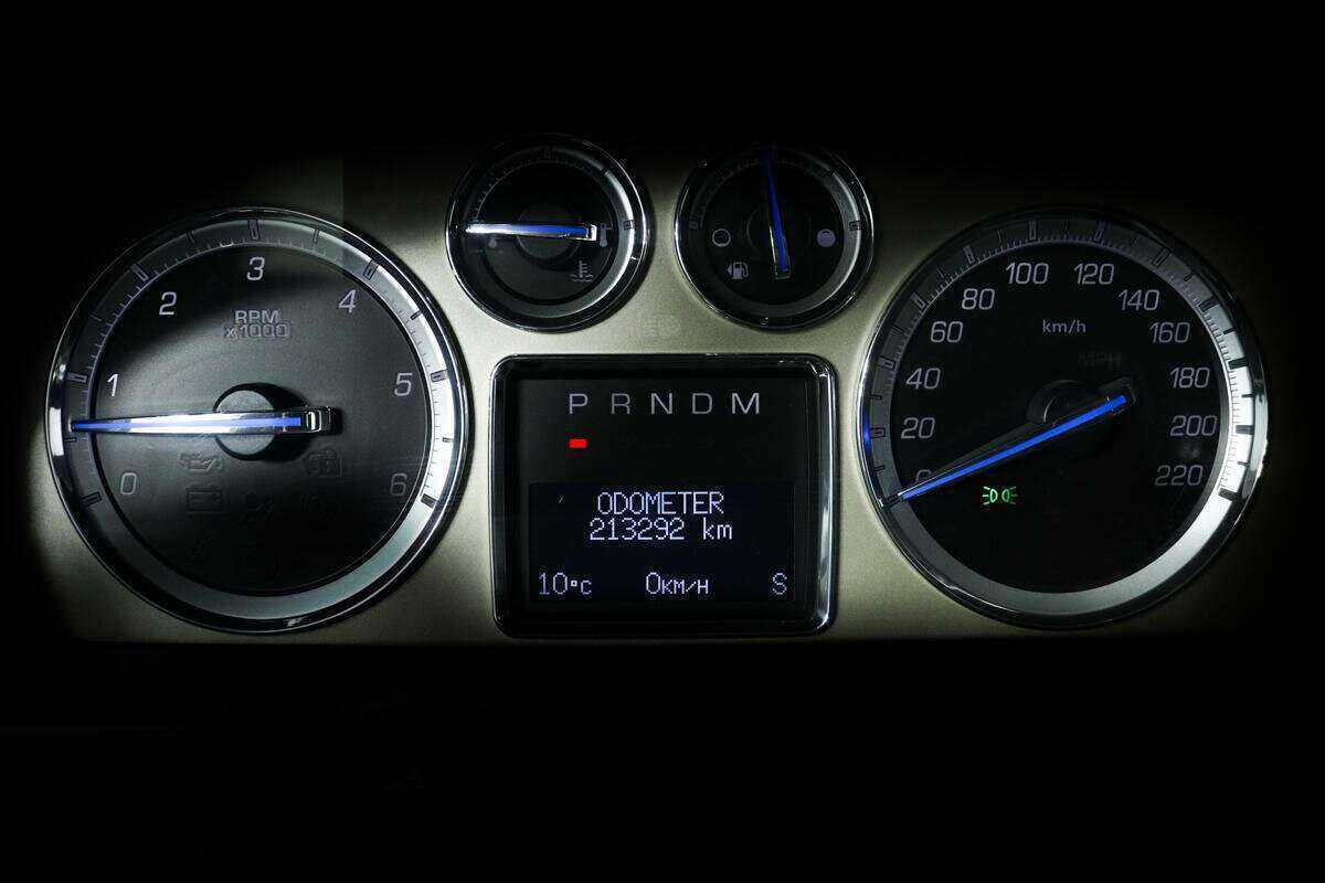 Cadillac Escalade с пробегом — 2012 год. Фото: #8