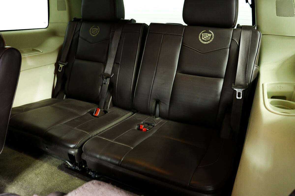 Cadillac Escalade с пробегом — 2012 год. Фото: #12