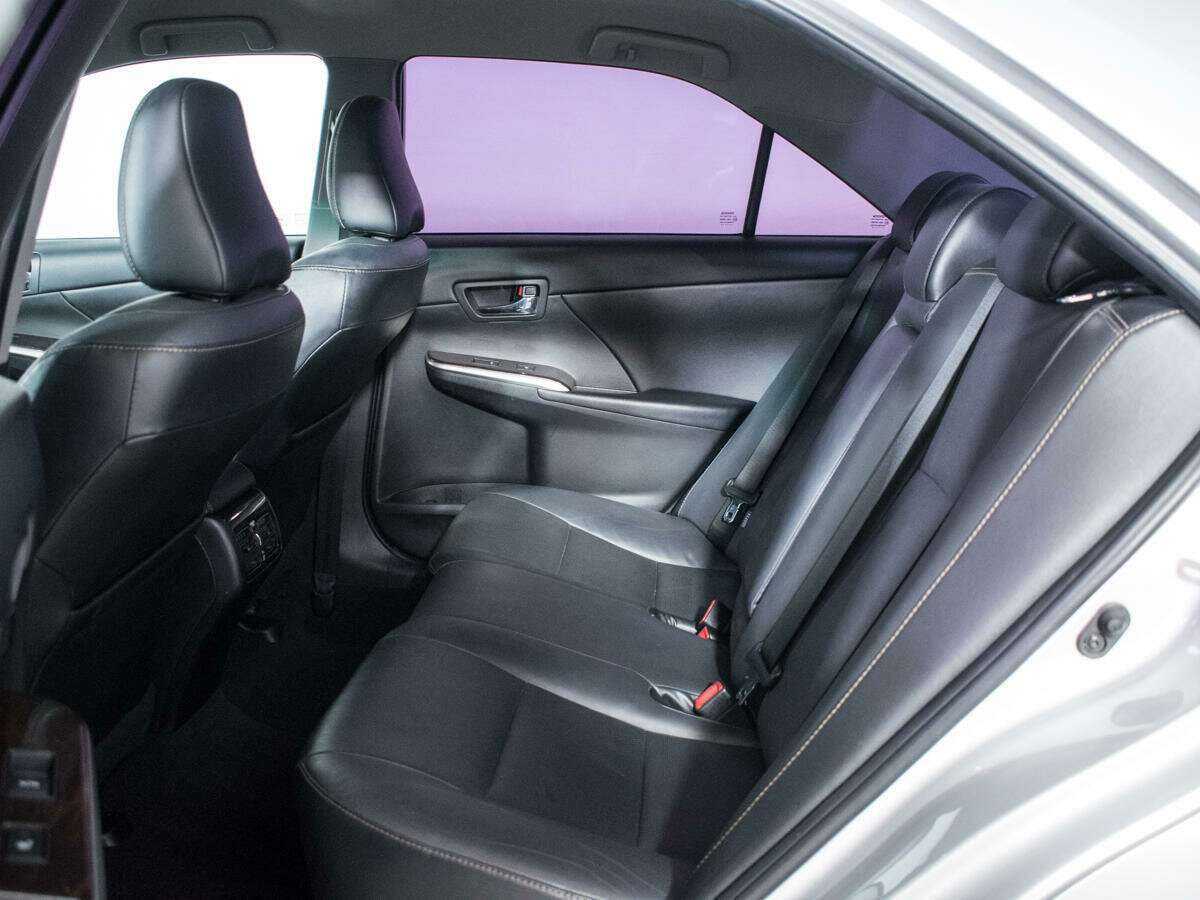 Toyota Camry с пробегом — 2015 год. Фото: #9