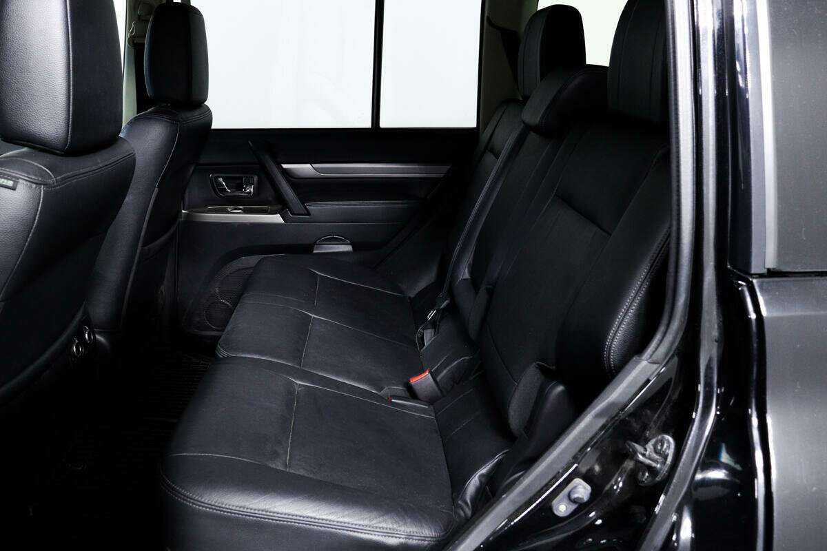 Mitsubishi Pajero с пробегом — 2018 год. Фото: #10