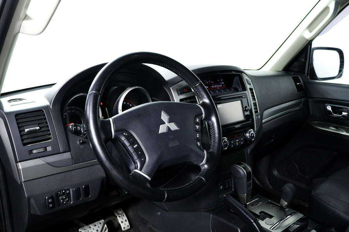 Mitsubishi Pajero с пробегом — 2018 год. Фото: #11