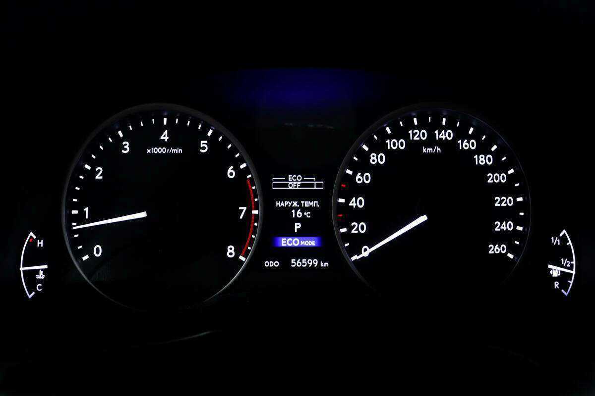 Lexus ES с пробегом — 2013 год. Фото: #9