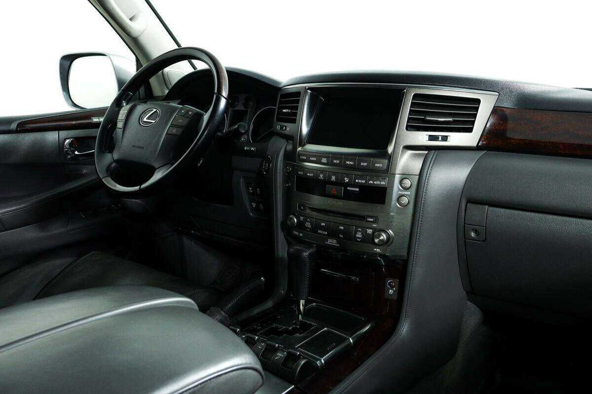 Lexus LX с пробегом — 2008 год. Фото: #8