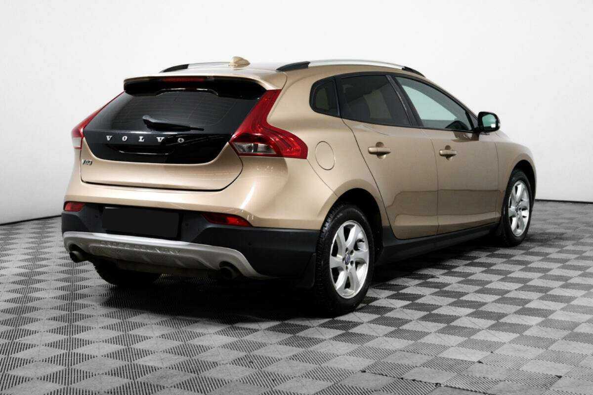 Volvo V40 Cross Country с пробегом — 2013 год. Фото: #4