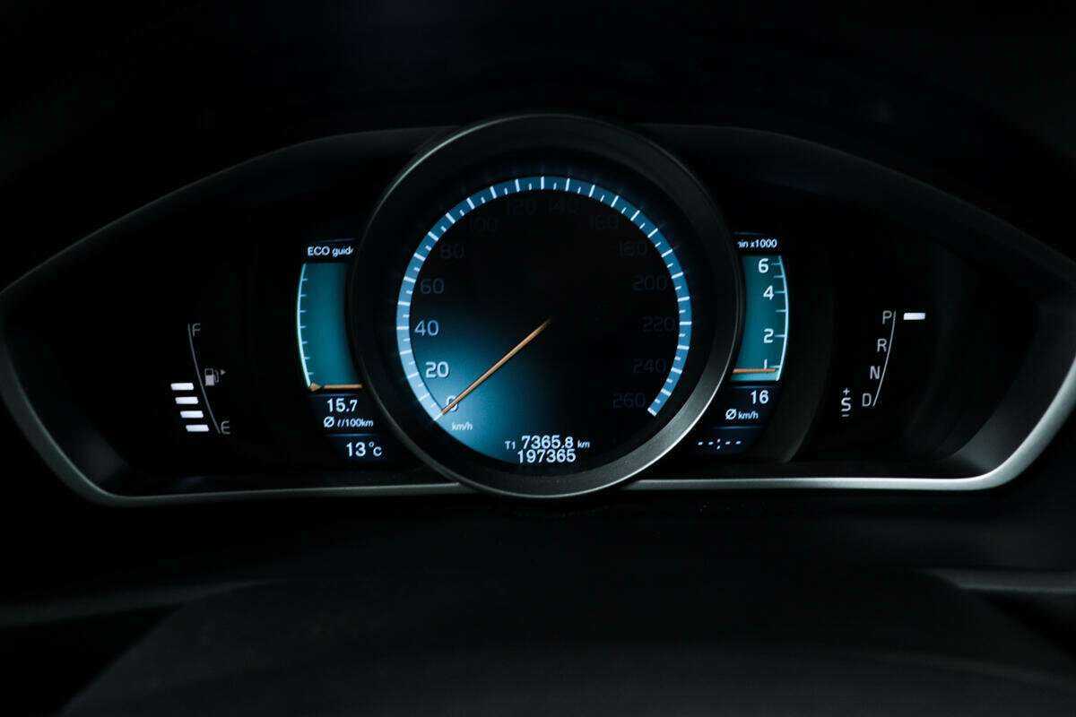 Volvo V40 Cross Country с пробегом — 2013 год. Фото: #9