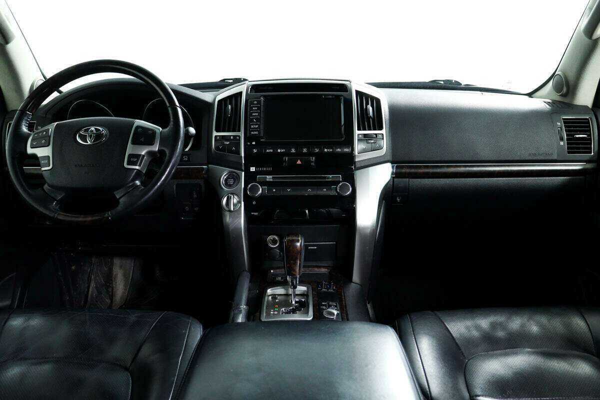 Toyota Land Cruiser с пробегом — 2012 год. Фото: #10