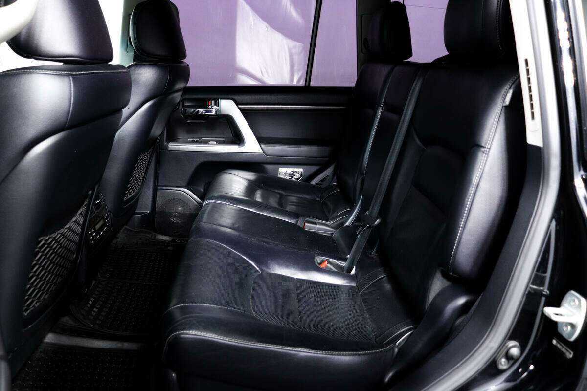 Toyota Land Cruiser с пробегом — 2012 год. Фото: #11