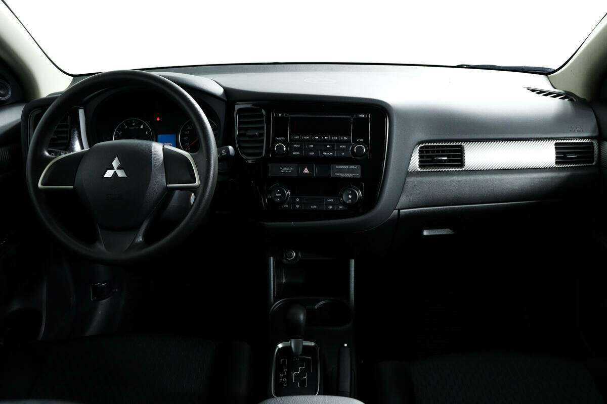 Mitsubishi Outlander с пробегом — 2012 год. Фото: #10