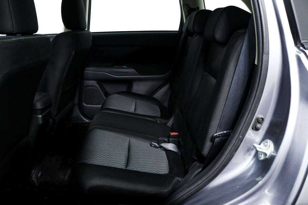 Mitsubishi Outlander с пробегом — 2012 год. Фото: #11