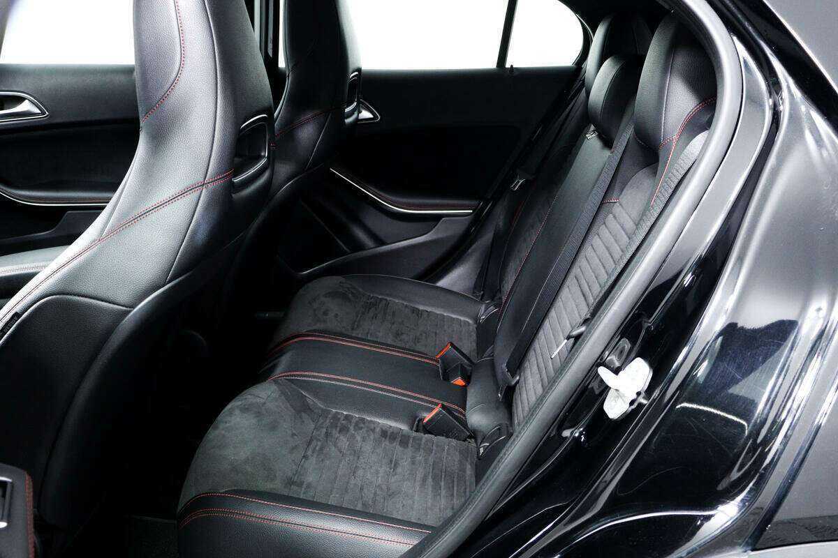 Mercedes-Benz GLA с пробегом — 2015 год. Фото: #11