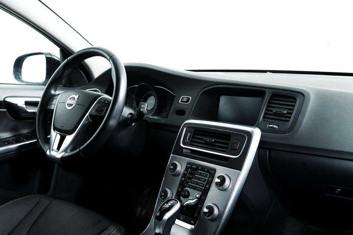 Volvo V60 Cross Country с пробегом — 2018 год. Фото: #8