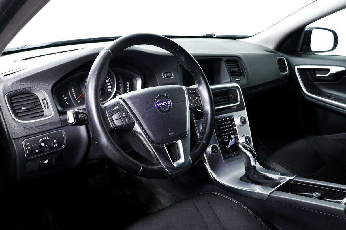 Volvo V60 Cross Country с пробегом — 2018 год. Фото: #11