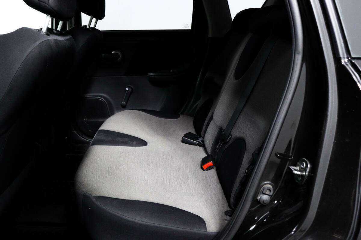 Nissan Note с пробегом — 2010 год. Фото: #11