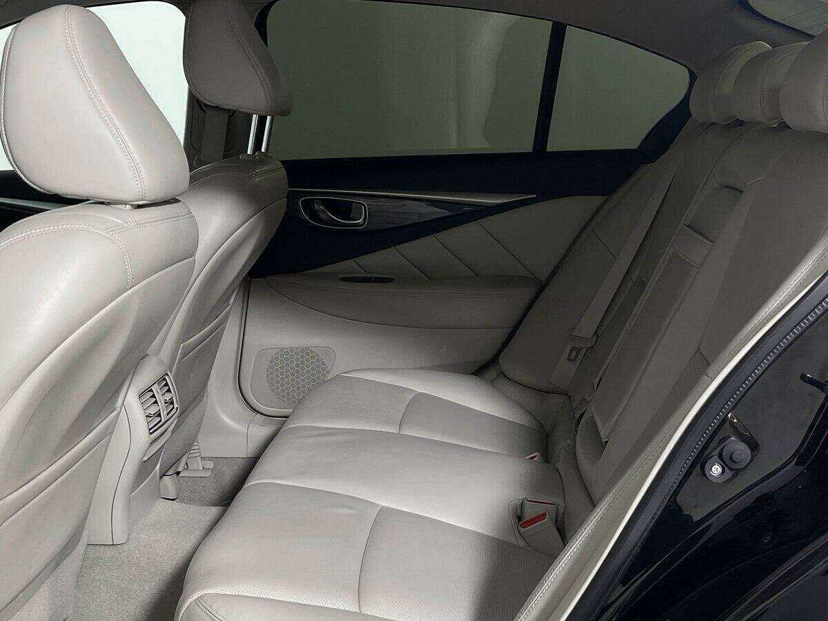 Infiniti Q50 с пробегом — 2015 год. Фото: #9