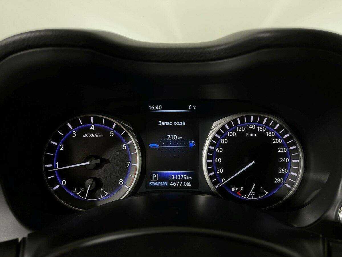 Infiniti Q50 с пробегом — 2015 год. Фото: #10