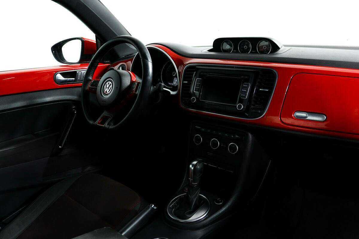 Volkswagen Beetle с пробегом — 2014 год. Фото: #7