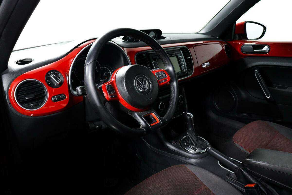 Volkswagen Beetle с пробегом — 2014 год. Фото: #10