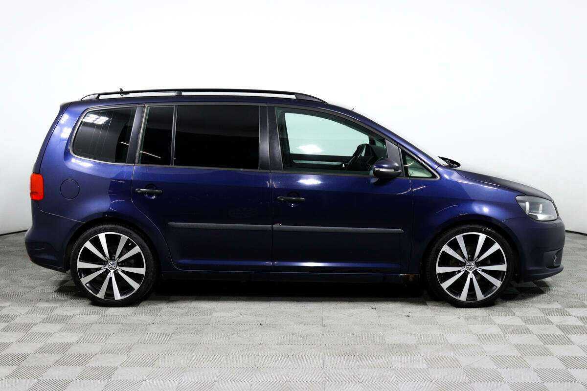 Volkswagen Touran с пробегом — 2012 год. Фото: #3