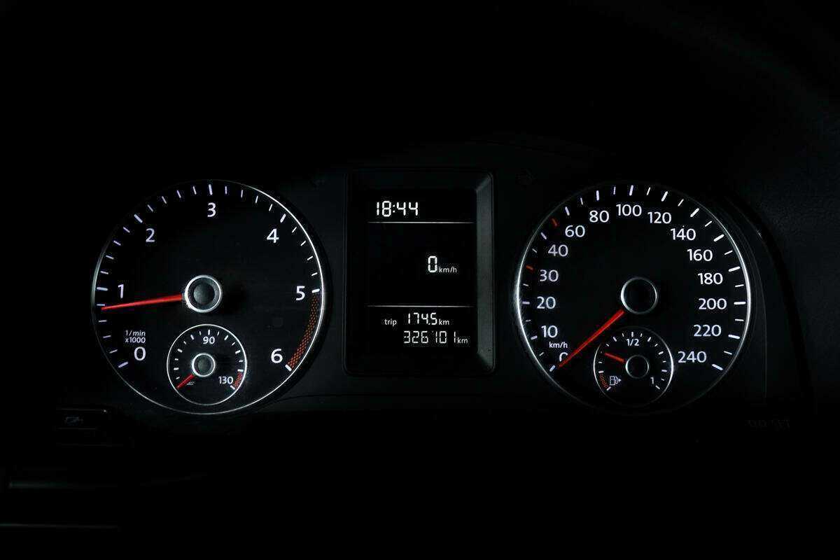 Volkswagen Touran с пробегом — 2012 год. Фото: #9