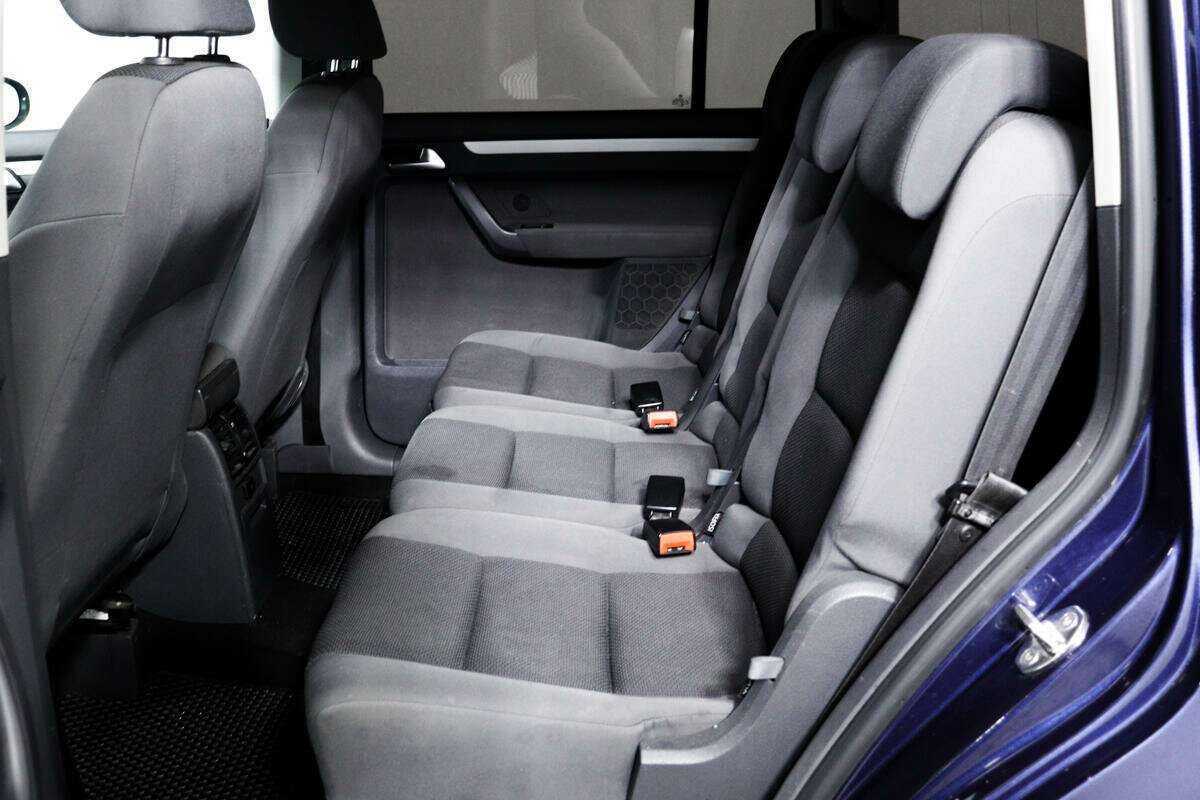 Volkswagen Touran с пробегом — 2012 год. Фото: #11