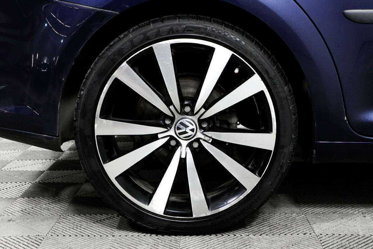 Volkswagen Touran с пробегом — 2012 год. Фото: #13