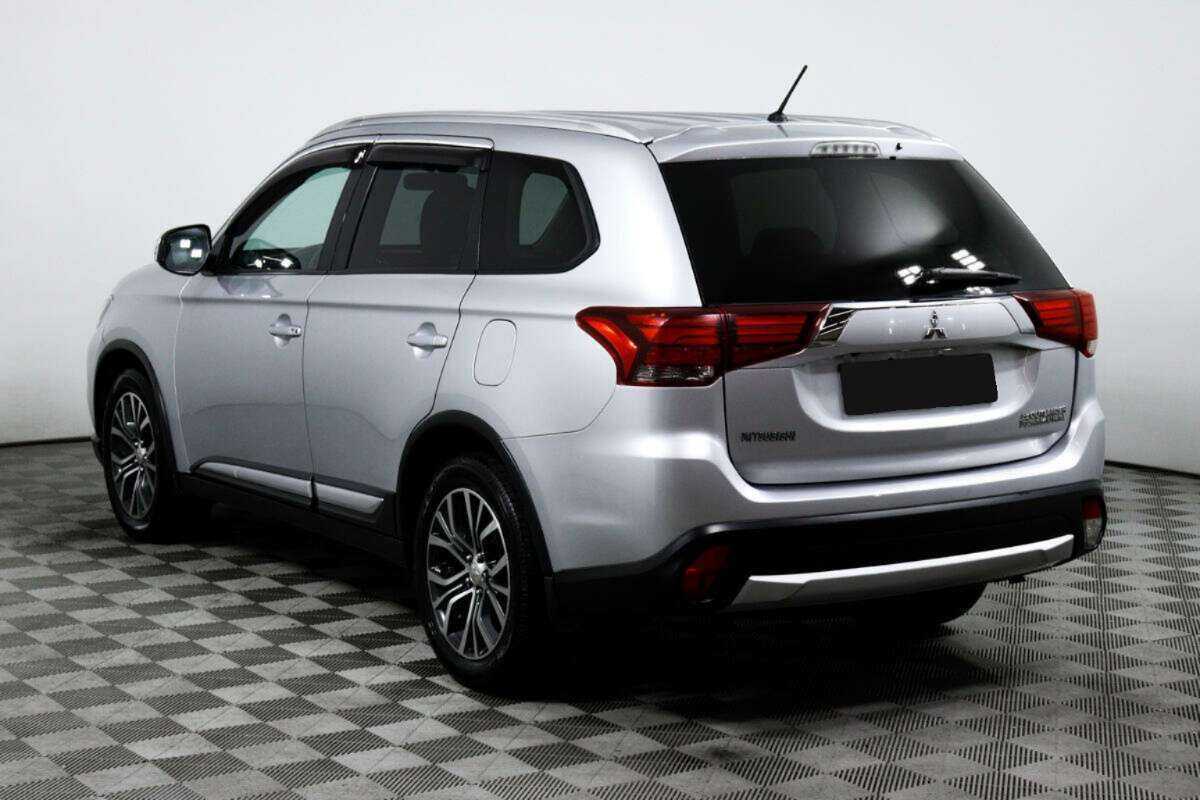 Mitsubishi Outlander с пробегом — 2015 год. Фото: #6