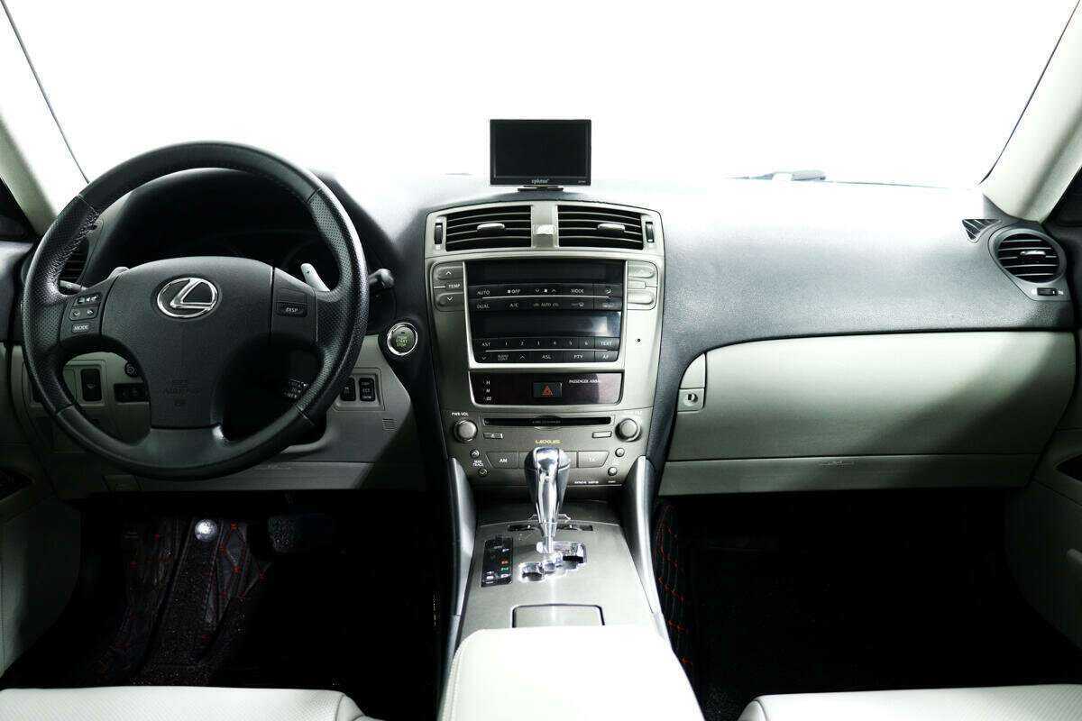 Lexus IS с пробегом — 2006 год. Фото: #10