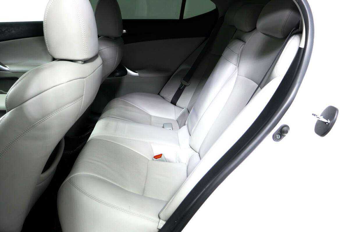 Lexus IS с пробегом — 2006 год. Фото: #11